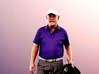 Eddie 12916 - Standing Best Ager Man With Golfbag