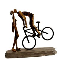 Kissing couple sculpture (130308)