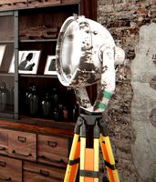 Tripod lamp