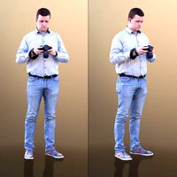 10590 Fabian - Man With Camera Looking At His Pictures