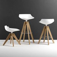 Flow Stool - VN 4-legged oak base