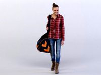 Julia 0224 Woman holding a duffel bag, walking