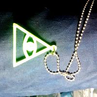 pyramide boucle d'oreilles ou pendentif