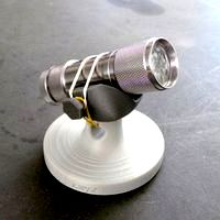 Universal 3D-printable flashlight stand