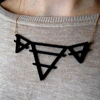 Necklace - Deltas with a middle line