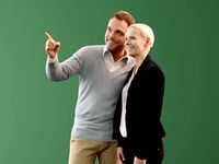 Ina Simon 10037 - Standing Casual Couple