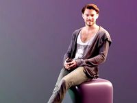 Kenneth 10161 - Sitting Casual Guy