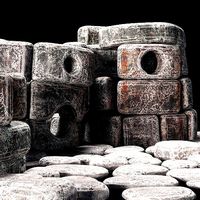 Dolmen stone cone
