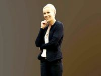 Ina 10007 - Standing Business Woman