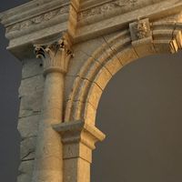 Old Stone Column Arch 3D Model