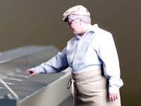 Beatrice 10146 - Standing Supermarket Woman