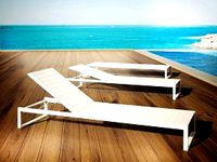 Eos Chaise