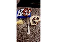 Brezenschneider / Butterbreze / Pretzel cutting guide