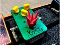 Pedal topper for the hardcore barefoot guitarist
