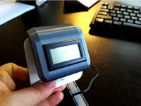 Aquarium thermometer holder