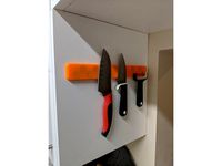Magnetic knife mount