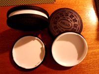 Twist lock sandwich cookie-shaped box