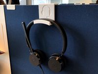 Support casque audio sur separation bureau