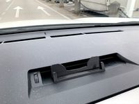 Toyota RAV4 Hybrid 2017 mobile phone stand