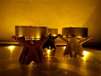 Tea light star candle holder