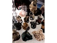 Mineral specimen supports