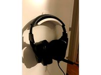 Wallmounted headphone hanger