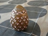 Eastern Egg container by jpnurro