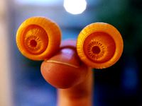 Chameleon eye toy by makkuro