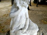 Mädchen auf einem Felsen by adamite