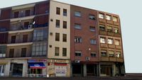 Edificio frente a la glorieta del Paseo de Linarejos