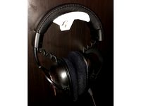 Wallmounted Headphone Holder by LeDomme