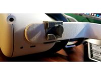 Oculus Quest 2 cable strain relief by DesplaG