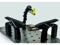 Helper clip "Muraffe" with magnetic feet using clothespin spring by kaller