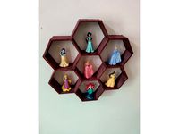Honeycomb shelf for seven mini figures by OspreyGozo
