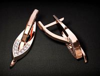 Earrings with diamonds