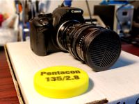 Lens cap with integrated Bahtinov mask for Pentacon 135/2.8 M42 lens by Higany