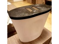 Trash can by Lowich