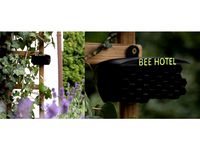 Bee Hotel by godorowski