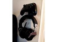 Xbox 1 controller and headset wall mount by rumps