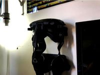 Remix of HTC Vive HMD Minimalist Wall Mount in two halves by om3ga