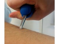 OT student project : adapted tweezers / grossisseur de préhension pour pince à épiler by Pole_ergo