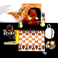 Decorative set with Umbra wobble chess set AVATAR