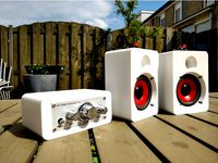 Speakers with amplifier by flue