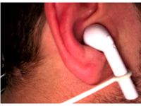 WIreless earphone holder by Cesare3D