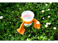 Picnic glass stabilizer by doppiozero