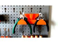 Pliers Holder for Metric Pegboards by Hackschnitzel