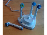 Toothbrush holder by MakerMaik