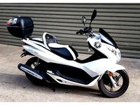 Honda PCX Scooter by amagni