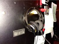 Magnetic HeadPhone Holder by DevLiQuiD