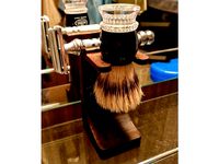 Safety razor stand by Ruutanakostaja